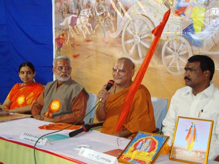Jeeyar Swamiji speaking at the Sabha